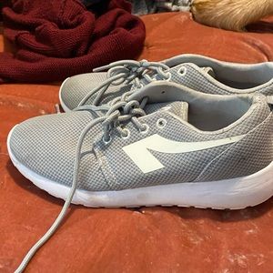 Light grey tennis shoes